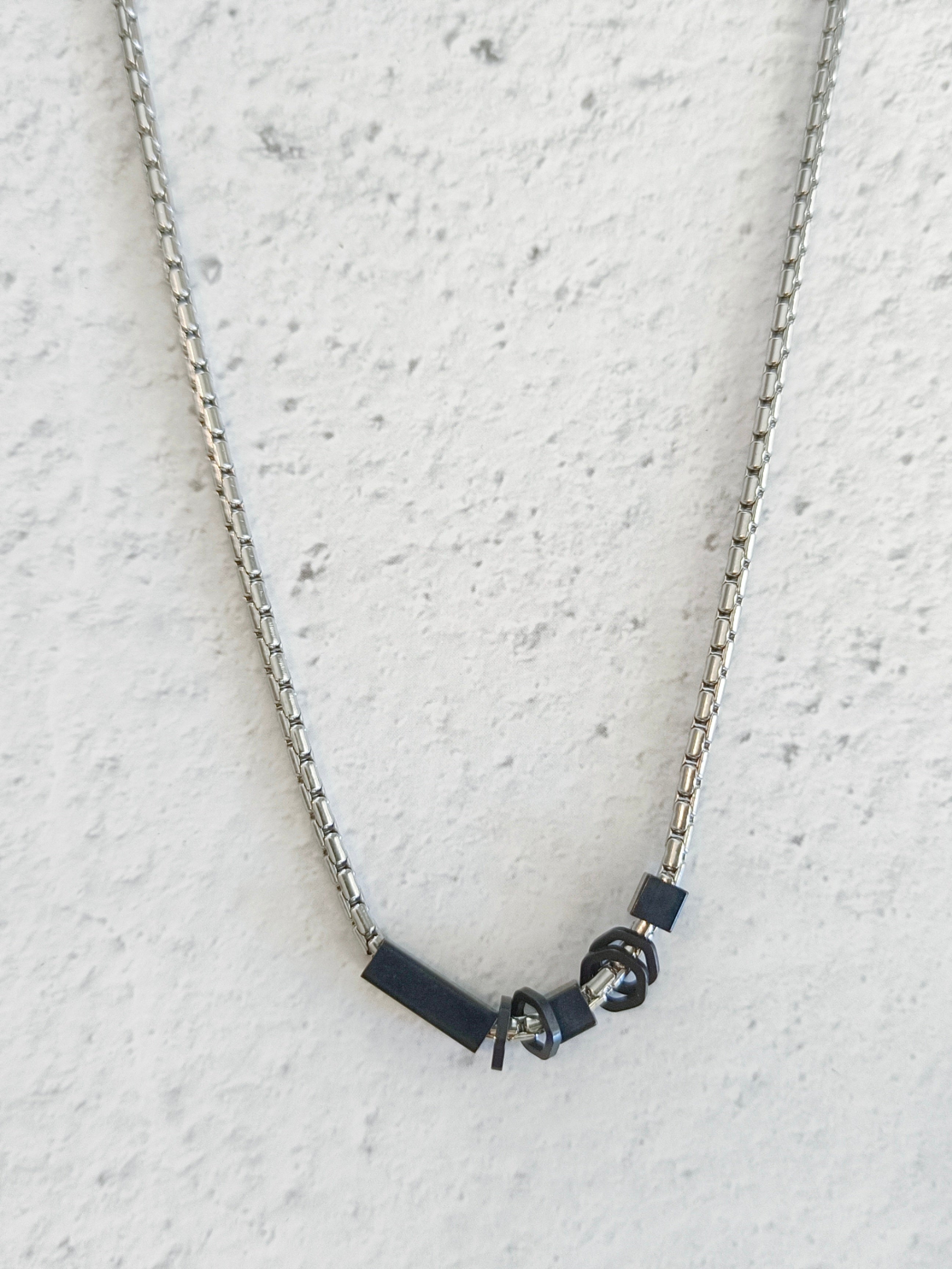 Danny Stainless steel necklace with geometric black elements 