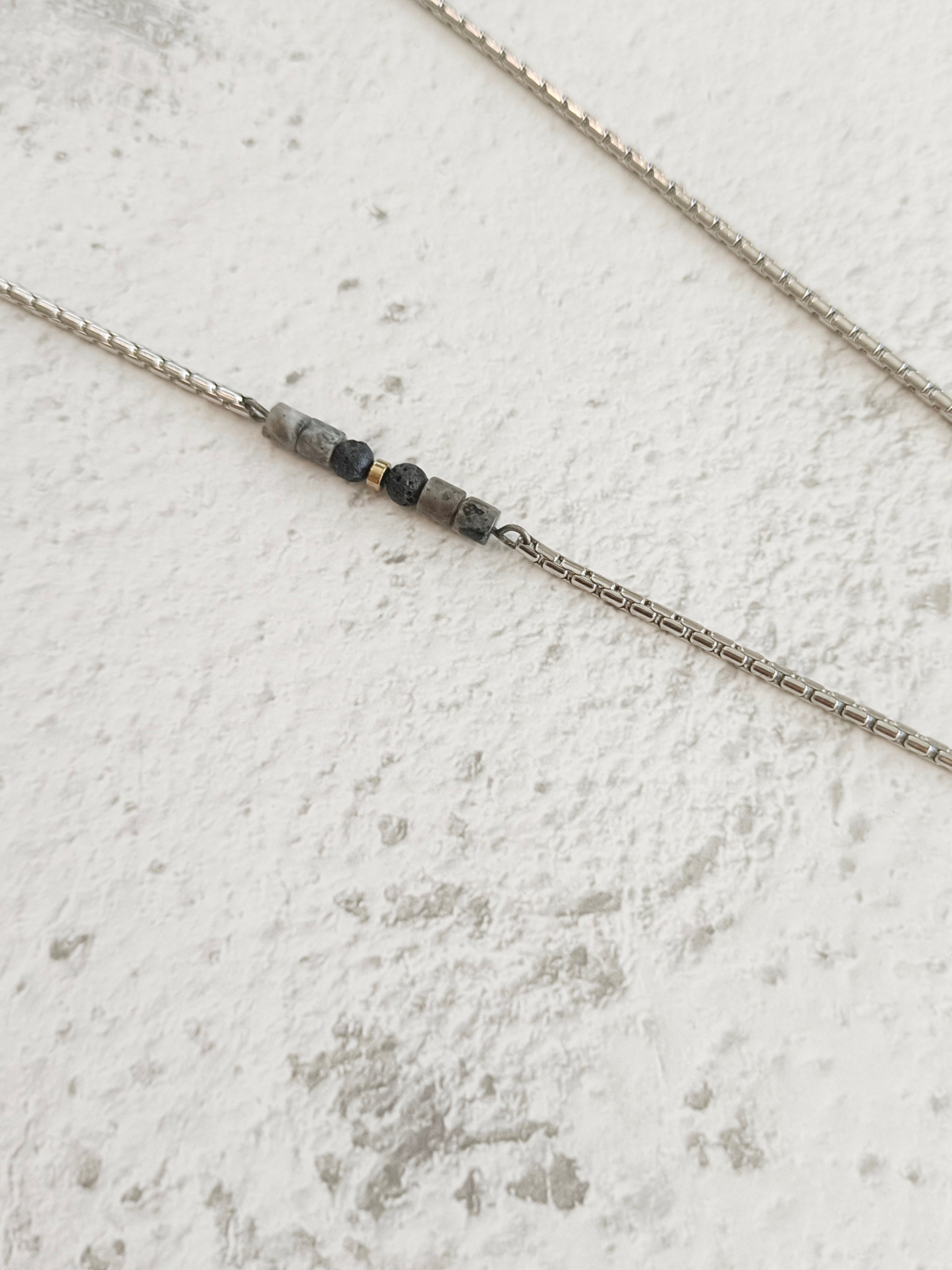 Holidays Rounded stainless steel necklace combined with stones and geometric elements